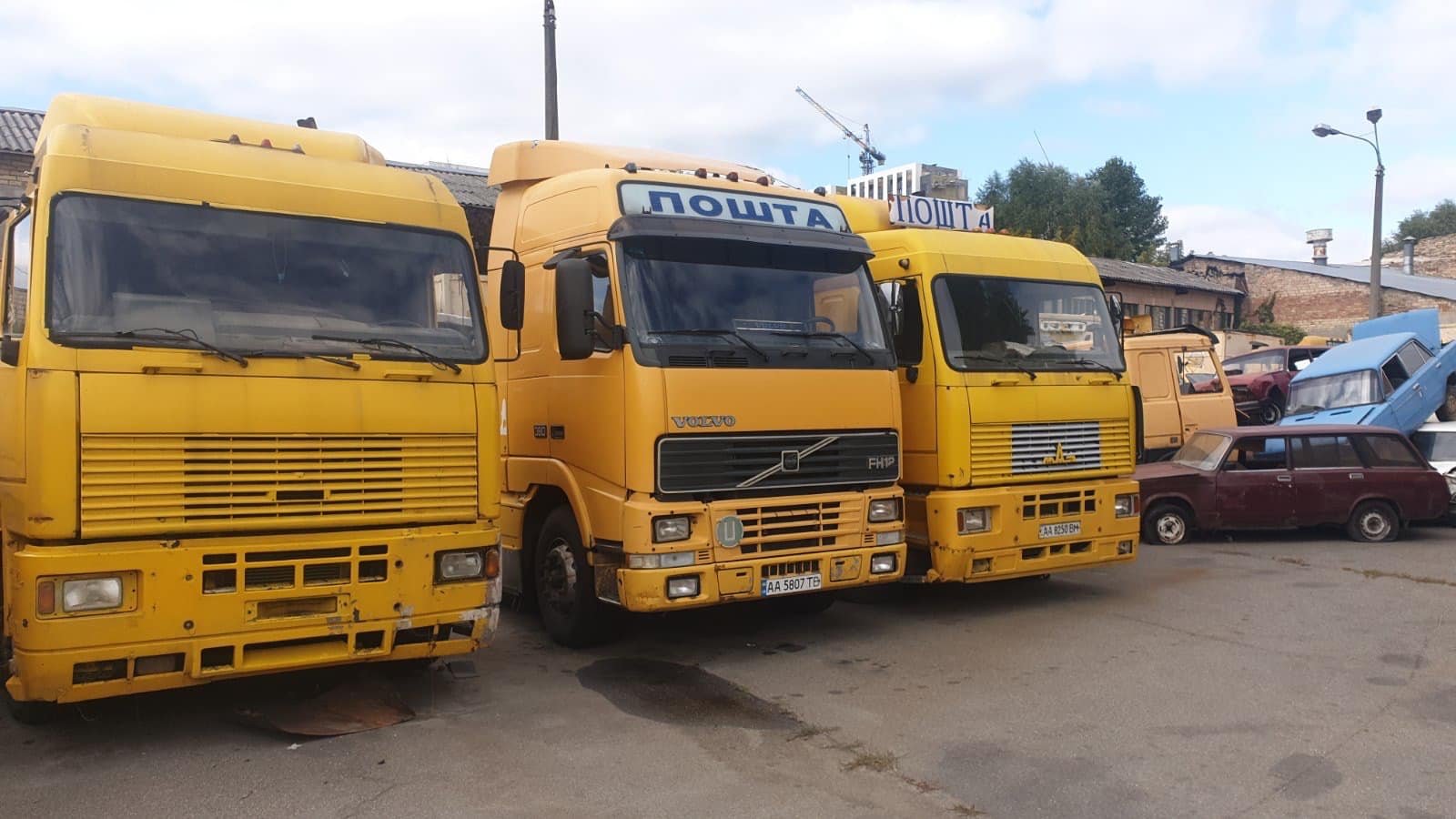 «Укрпочта» выставила на аукцион старинные автомобили: более 1 600 машин 6