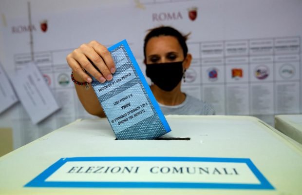 Внучка диктатора Муссоліні лідирує на виборах до міської ради Риму 1