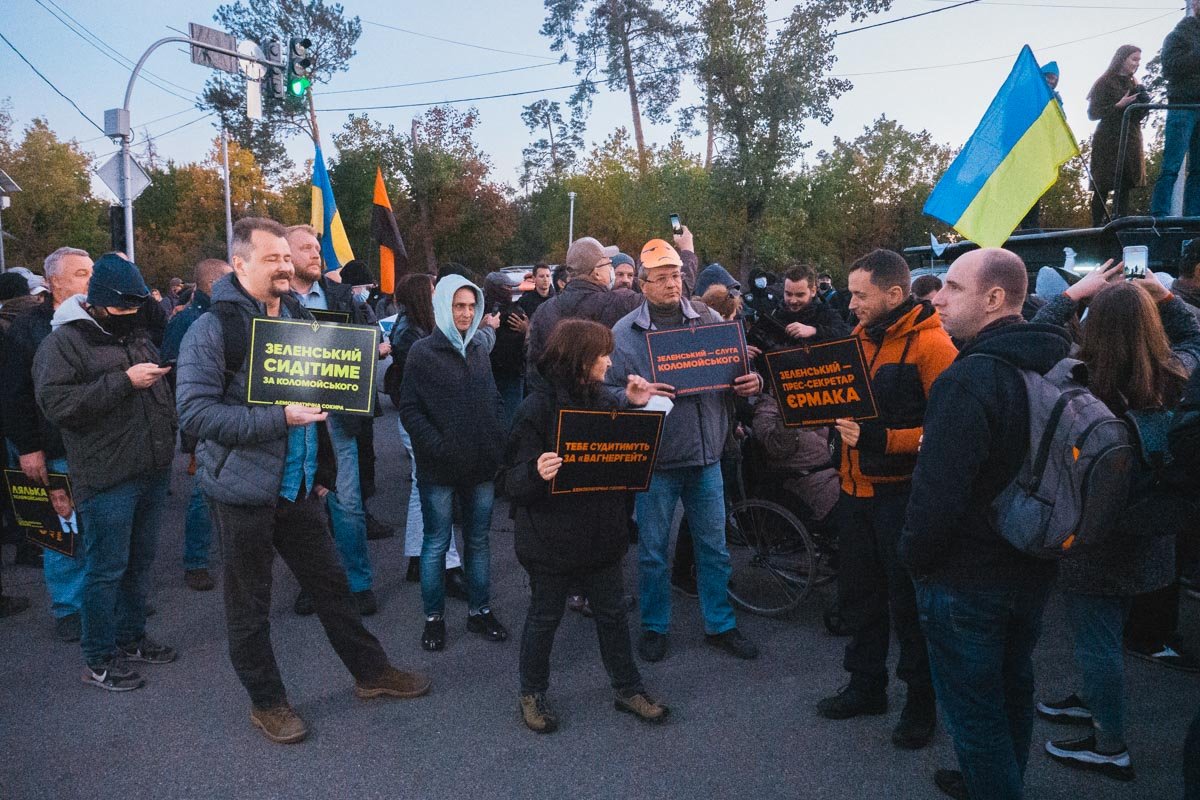 Митингующие попытались вызвать Зеленского на «серьёзный разговор» (ФОТО) 5