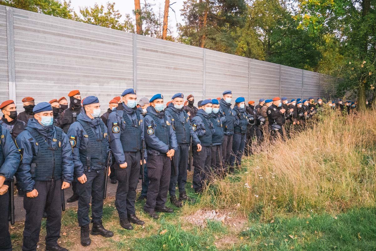 Митингующие попытались вызвать Зеленского на «серьёзный разговор» (ФОТО) 6
