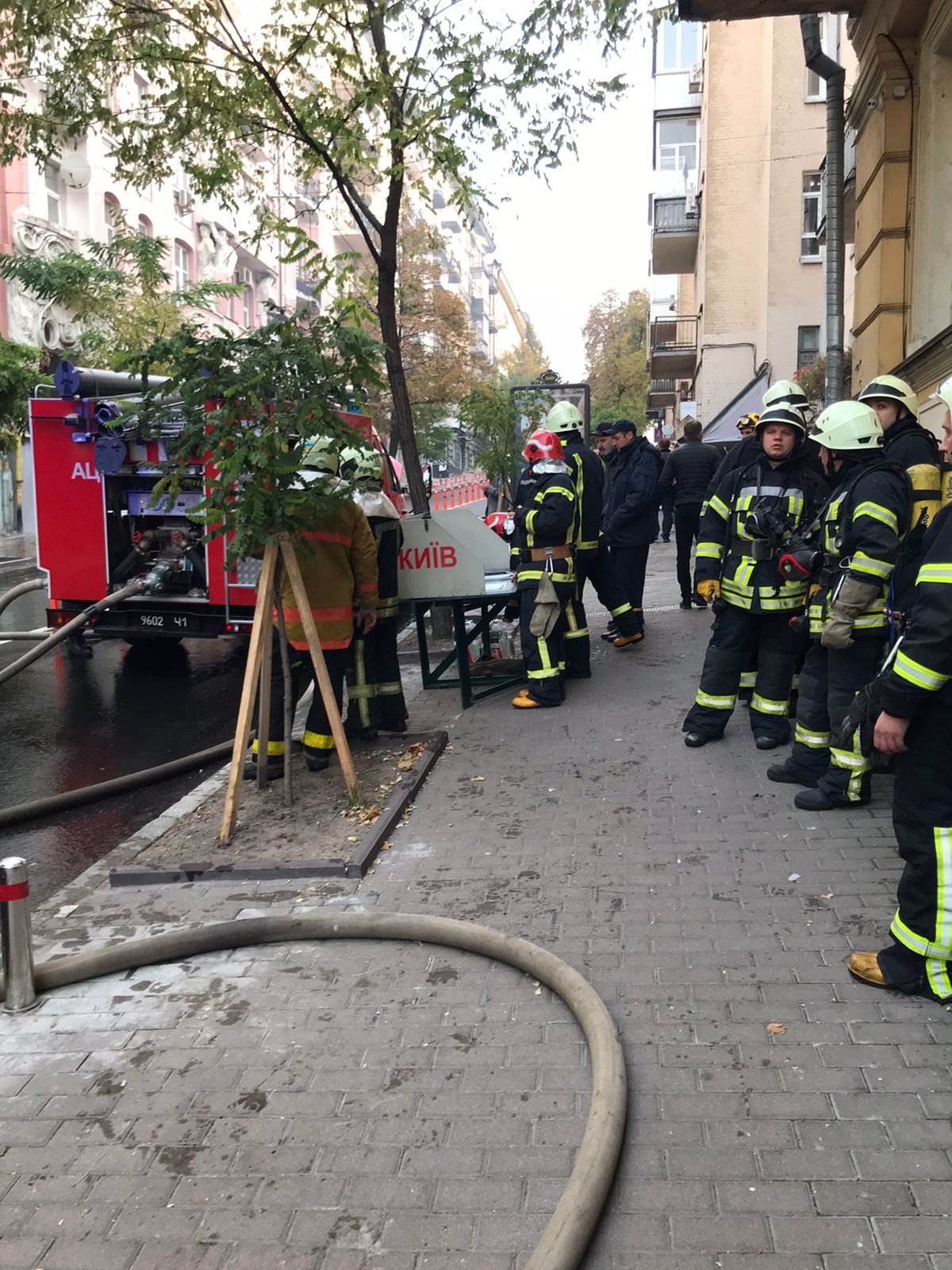 В центре Киева горел в жилой дом: жителей эвакуировали 5