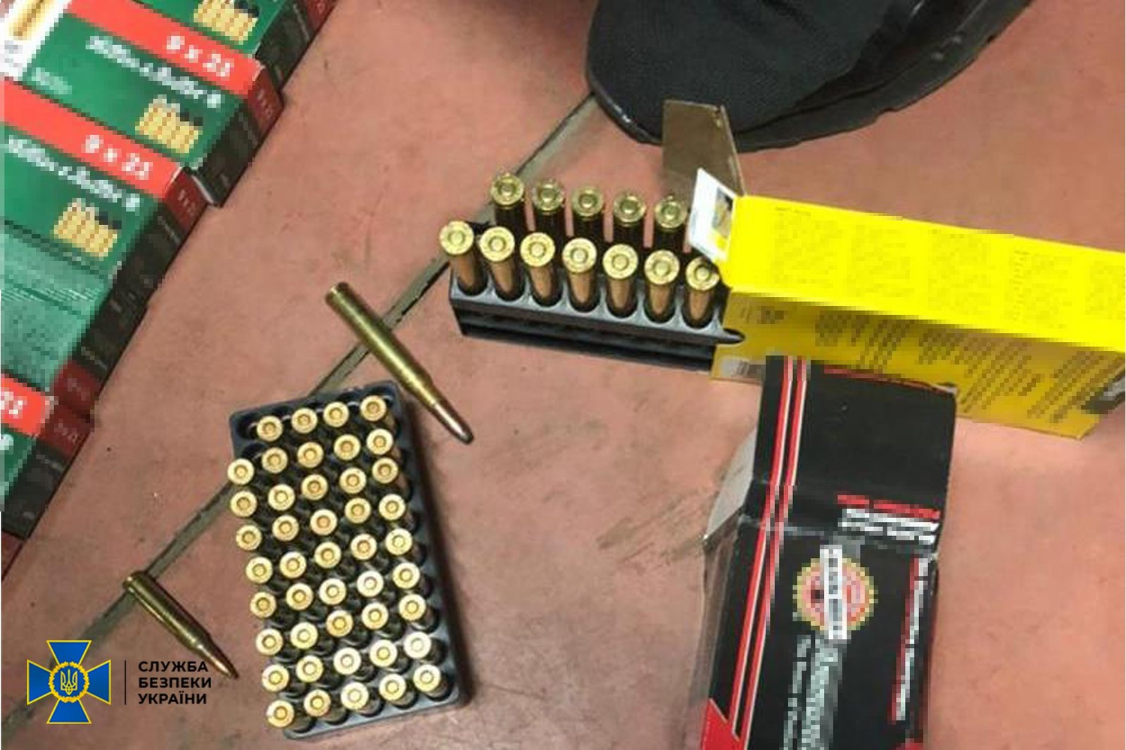 В Україні двоє чоловіків продавали підроблені стодоларові купюри з 50% знижкою 5