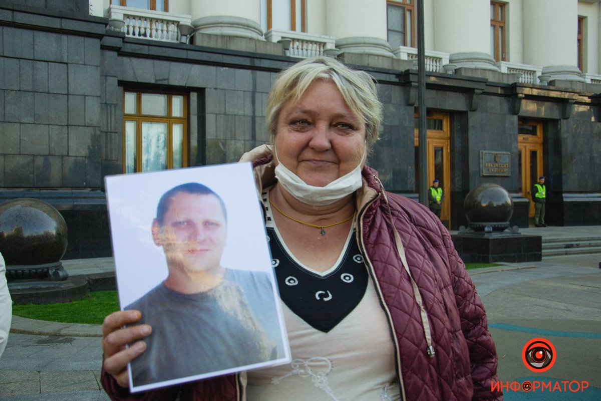 Матери без вести пропавших и военнопленных вышли под стены Офиса Президента на 72-часовую акцию 1