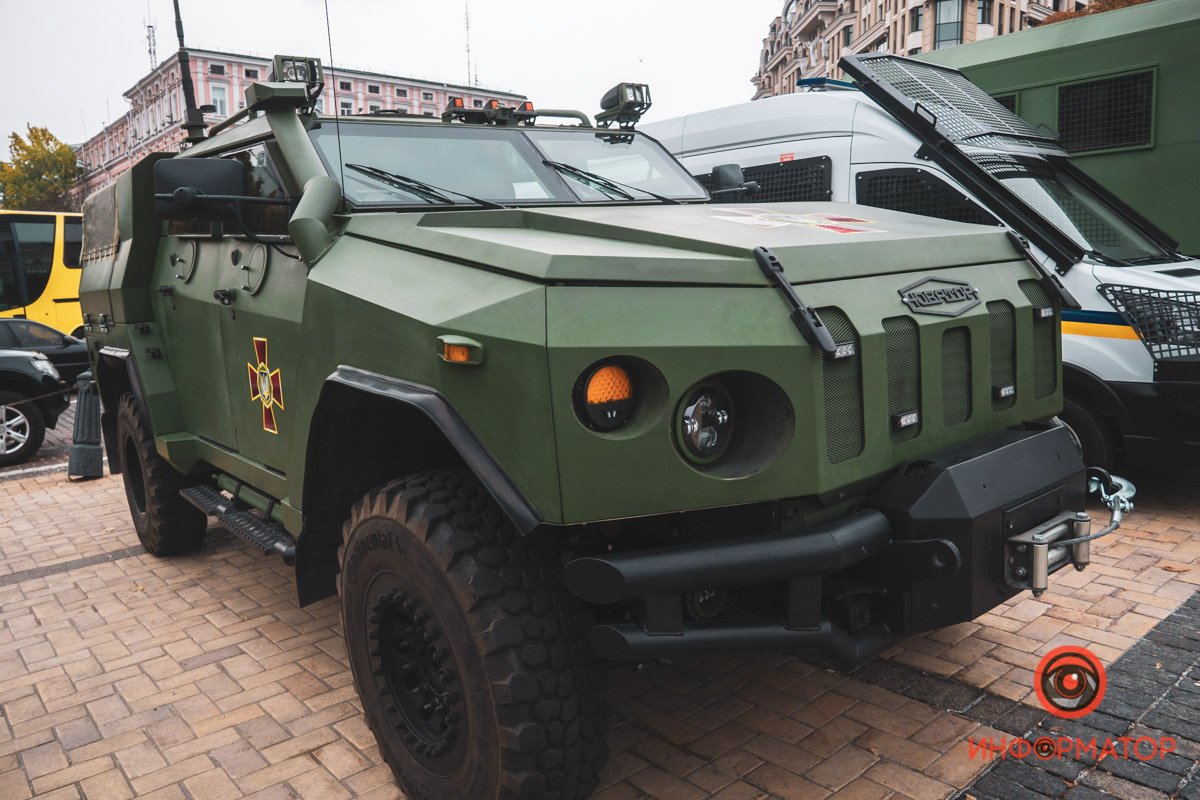 Автомобиль "Новатор" Автомобиль "Новатор"