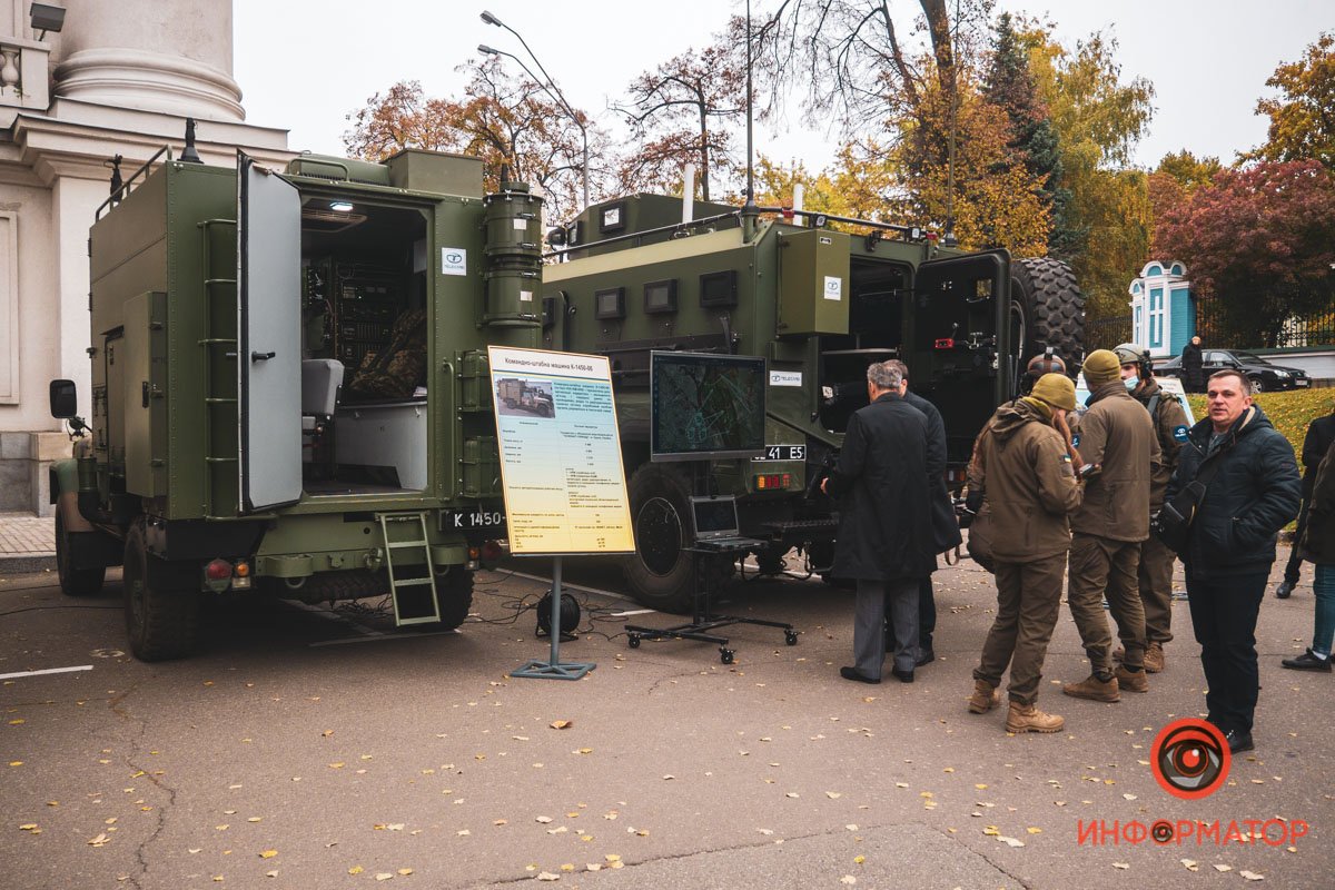 Оружие, беспилотники и боевые роботы: в центре Киева проходит выставка «Цифровое будущее армии» 40