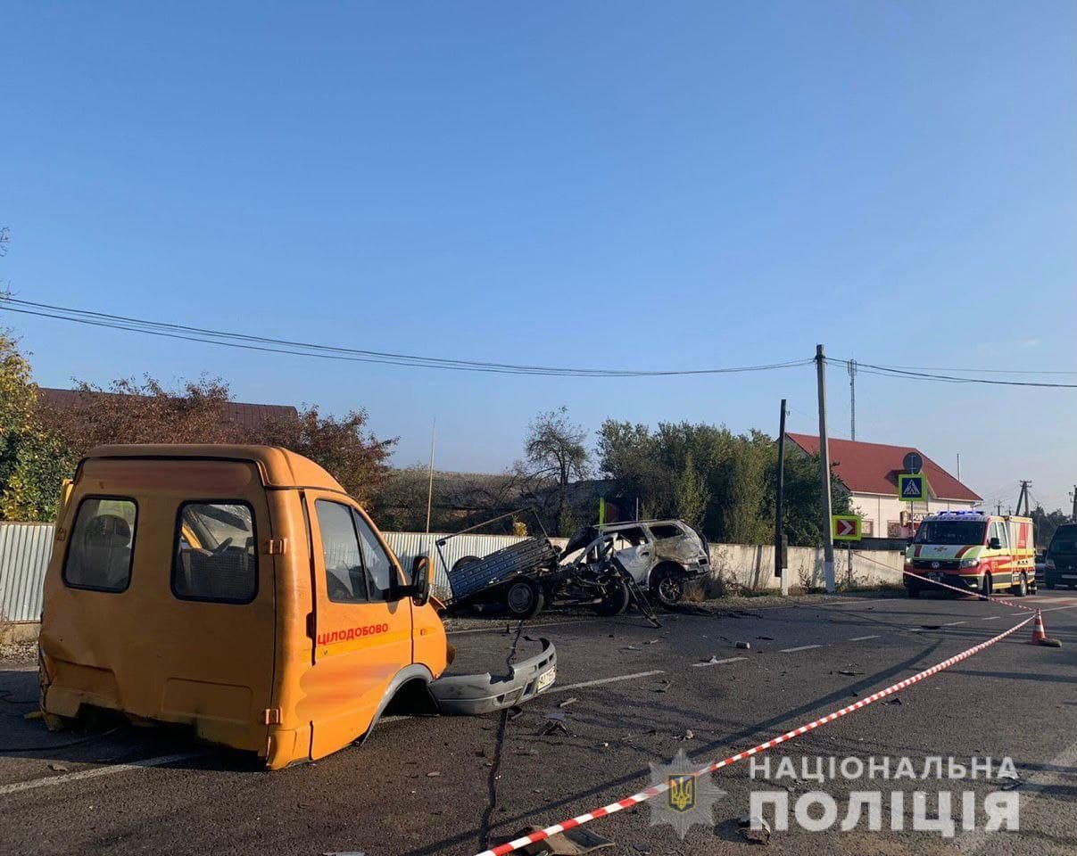 В Закарпатской области авто врезалось в эвакуатор и загорелось: четверо погибших, один пострадавший 2