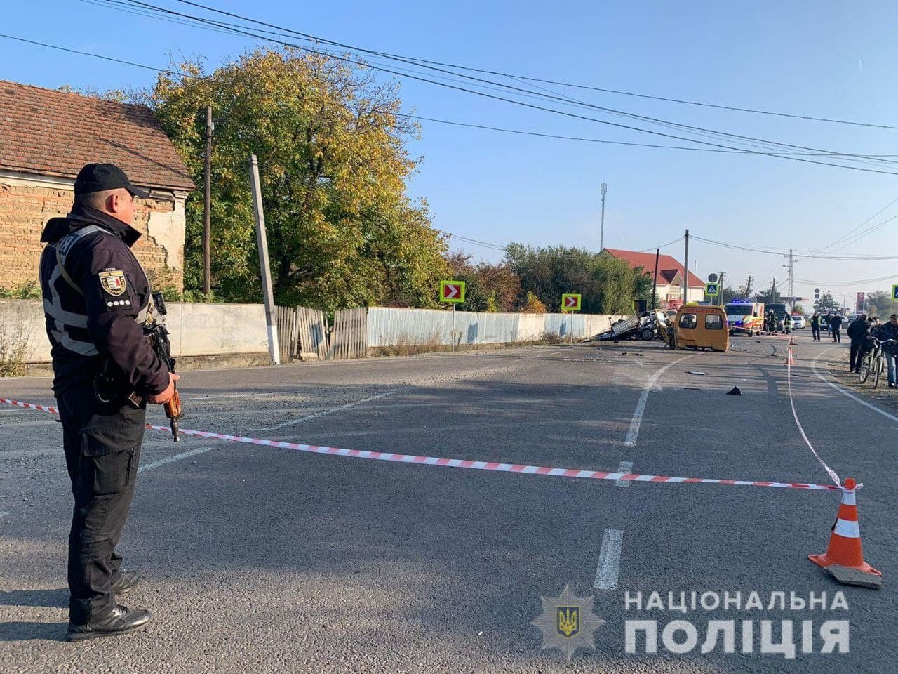 В Закарпатской области авто врезалось в эвакуатор и загорелось: четверо погибших, один пострадавший 3