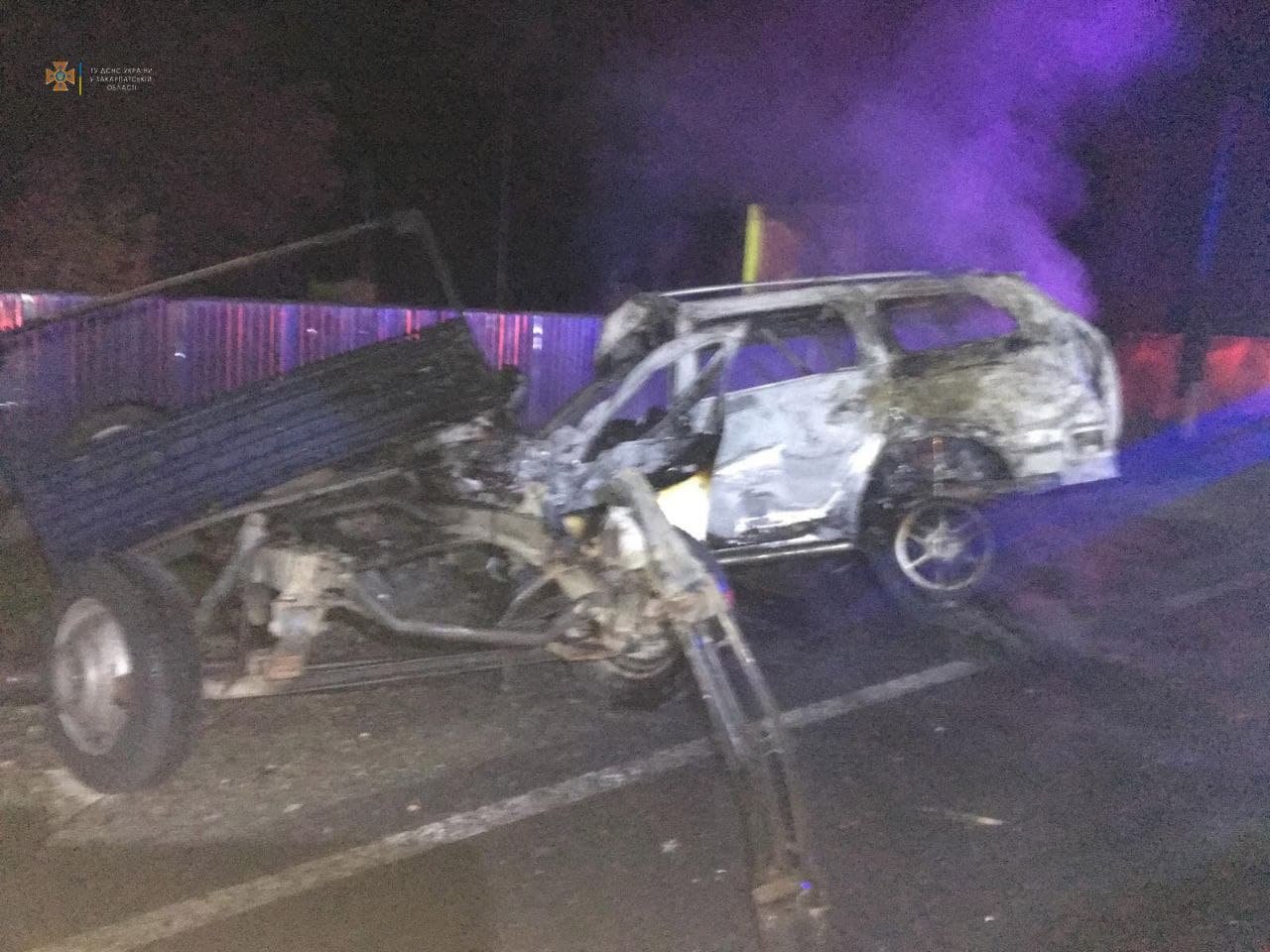 В Закарпатской области авто врезалось в эвакуатор и загорелось: четверо погибших, один пострадавший 6