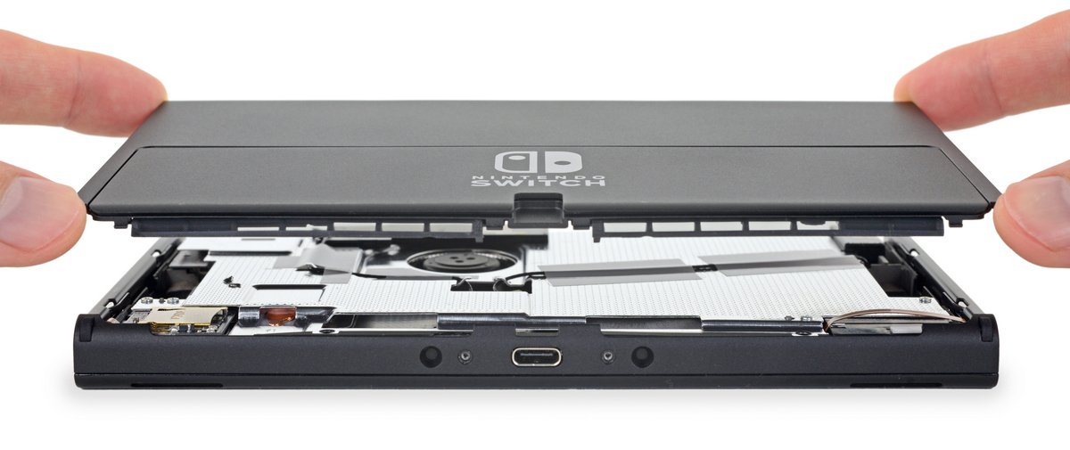 Задняя панель консоли