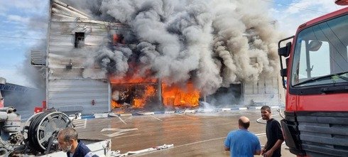 В Ізраїлі сталася масштабна пожежа в торговому центрі: частина будівлі обвалилася, є постраждалі 3