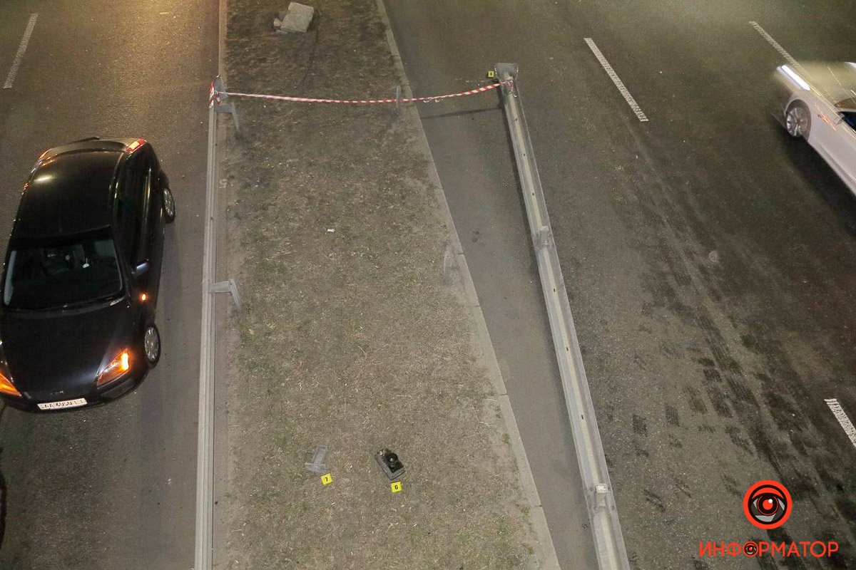 ВАЗ напоролся на отбойник ВАЗ напоролся на отбойник