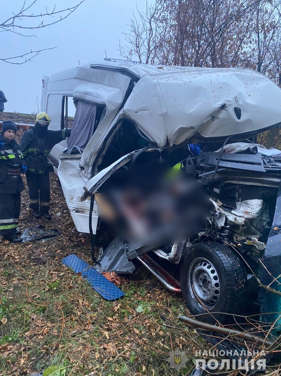 На трассе Харьков — Симферополь столкнулись микроавтобус и грузовик: три человека погибли и ещё трое травмированы 2