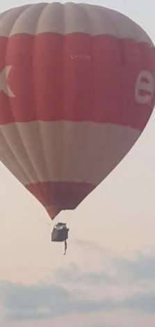 В Израиле мужчина сорвался с воздушного шара на проезжающую машину и разбился 1