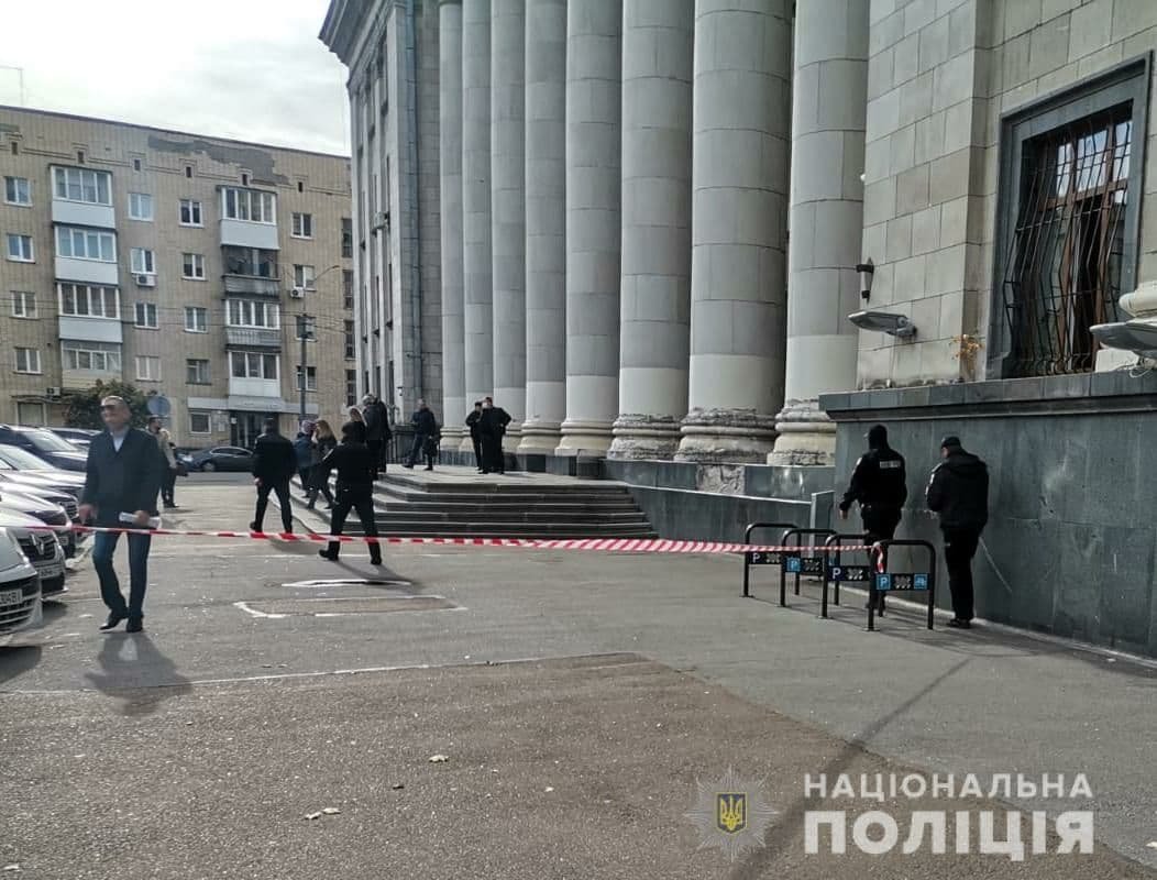В Житомире «заминировали» суд: полиция проверяет все судебные учреждения 2