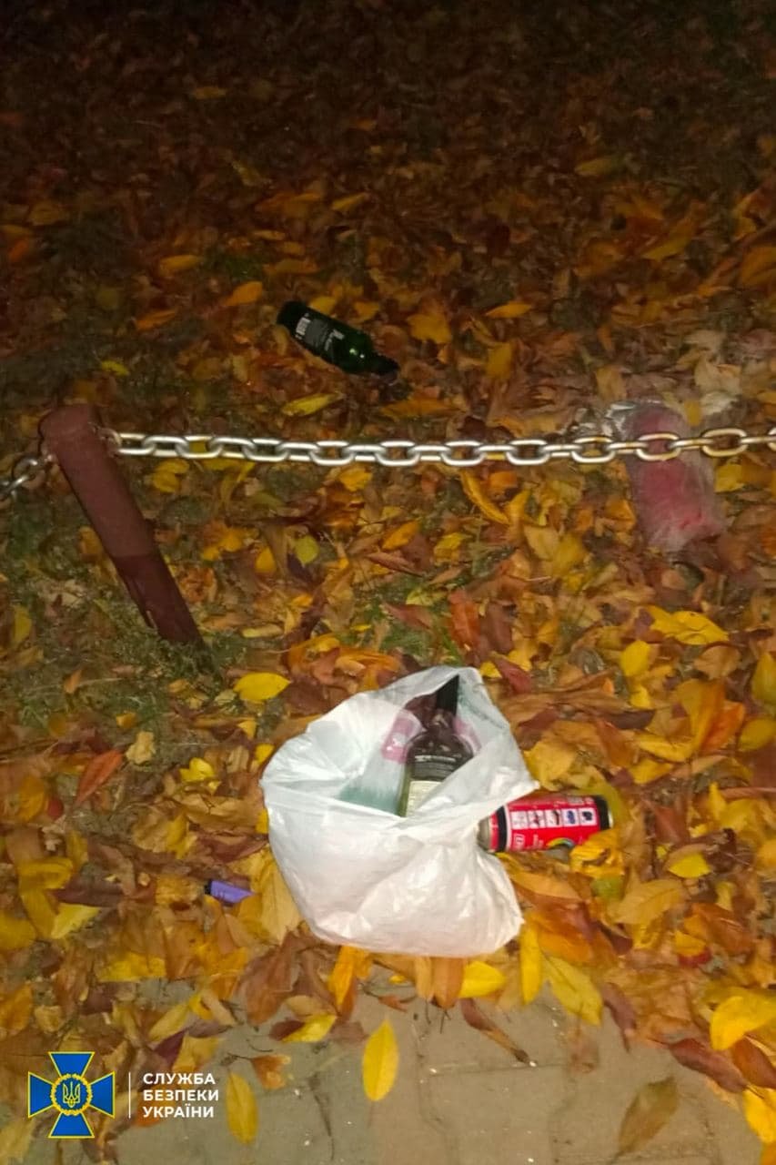 В Киеве в дом заместителя главы Офиса президента бросили коктейль Молотова 4