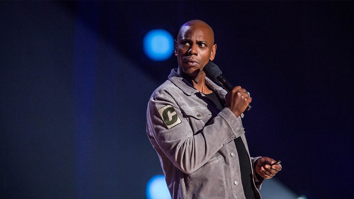 Сотрудники Netflix устроили забастовку около офиса компании из-за стэндапа Дэйва Шаппелла, где он шутил о трансгендерах 3