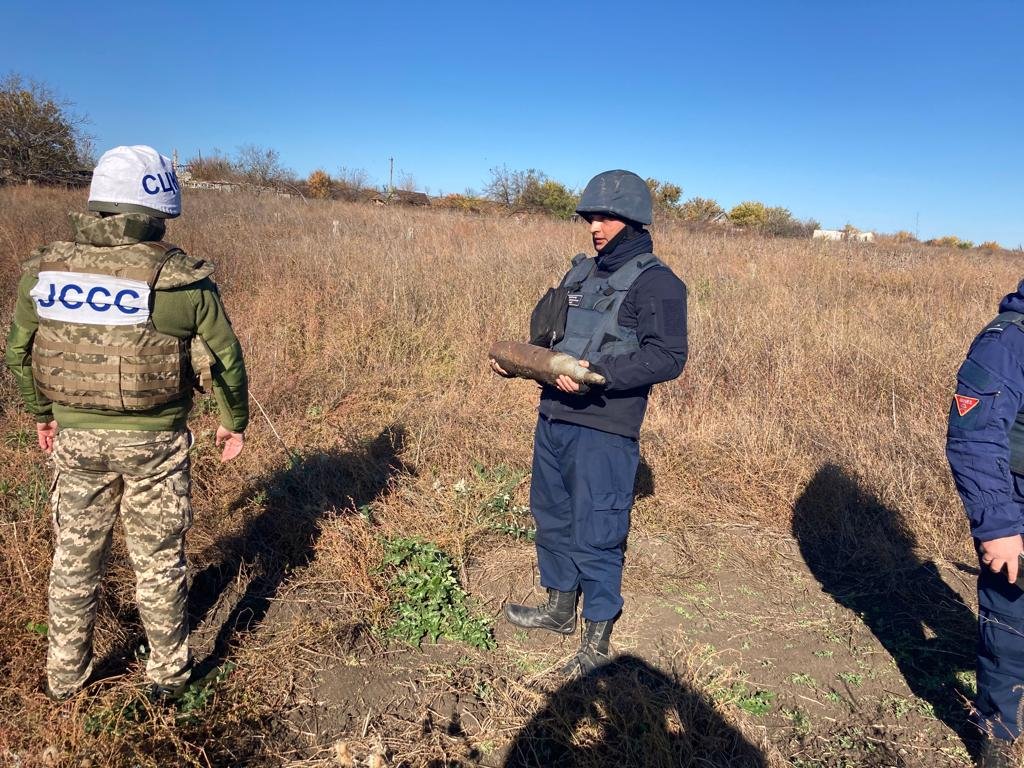 На Донбассе спасатели за 10 месяцев обезвредили 90 тысяч мин 2
