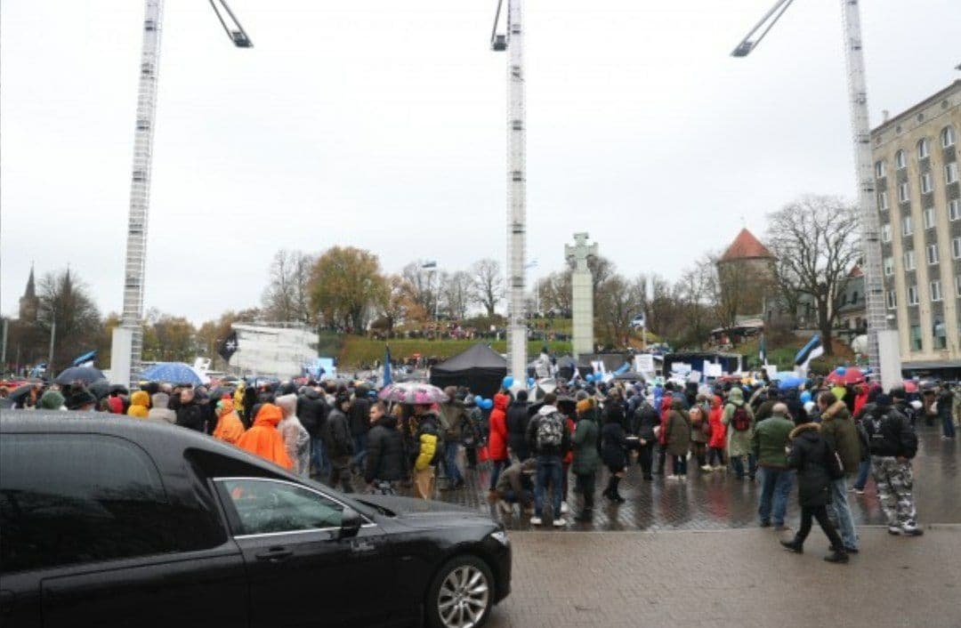 В Естонії тисячі людей вийшли на протести проти вакцинації та COVID-сертифікатів 2