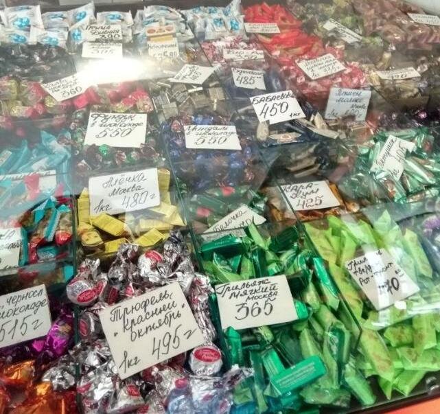 В Харькове оштрафовали сеть маркетов, которые торговали конфетами из РФ 2