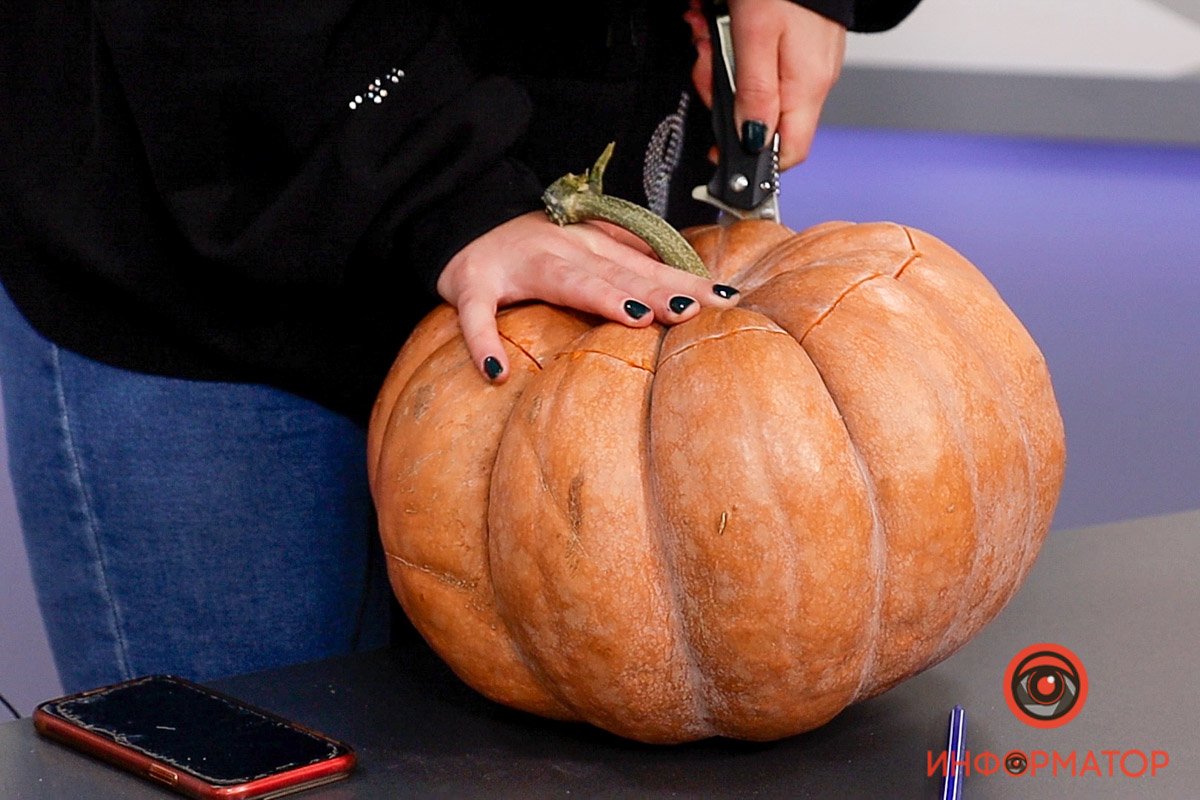 Як вирізати гарбуз на Гелловін 1