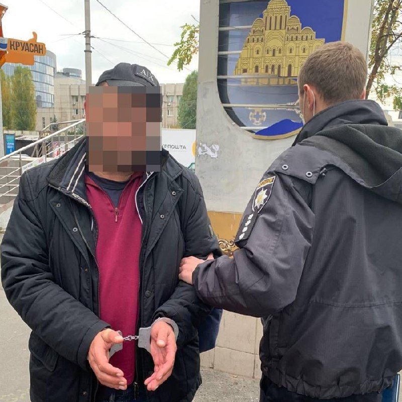 У хостелі Києві колишній співробітник СБУ зарізав свого знайомого: деталі 1