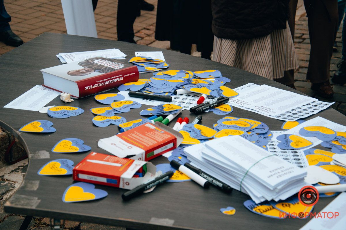 “Свободу політв'язням Кремля”. У Києві провели акцію на підтримку незаконно ув'язнених кримчан 8