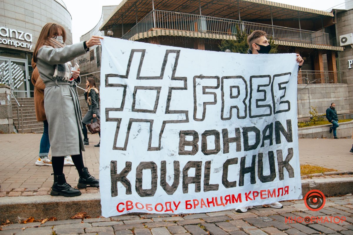 “Свободу політв'язням Кремля”. У Києві провели акцію на підтримку незаконно ув'язнених кримчан 15