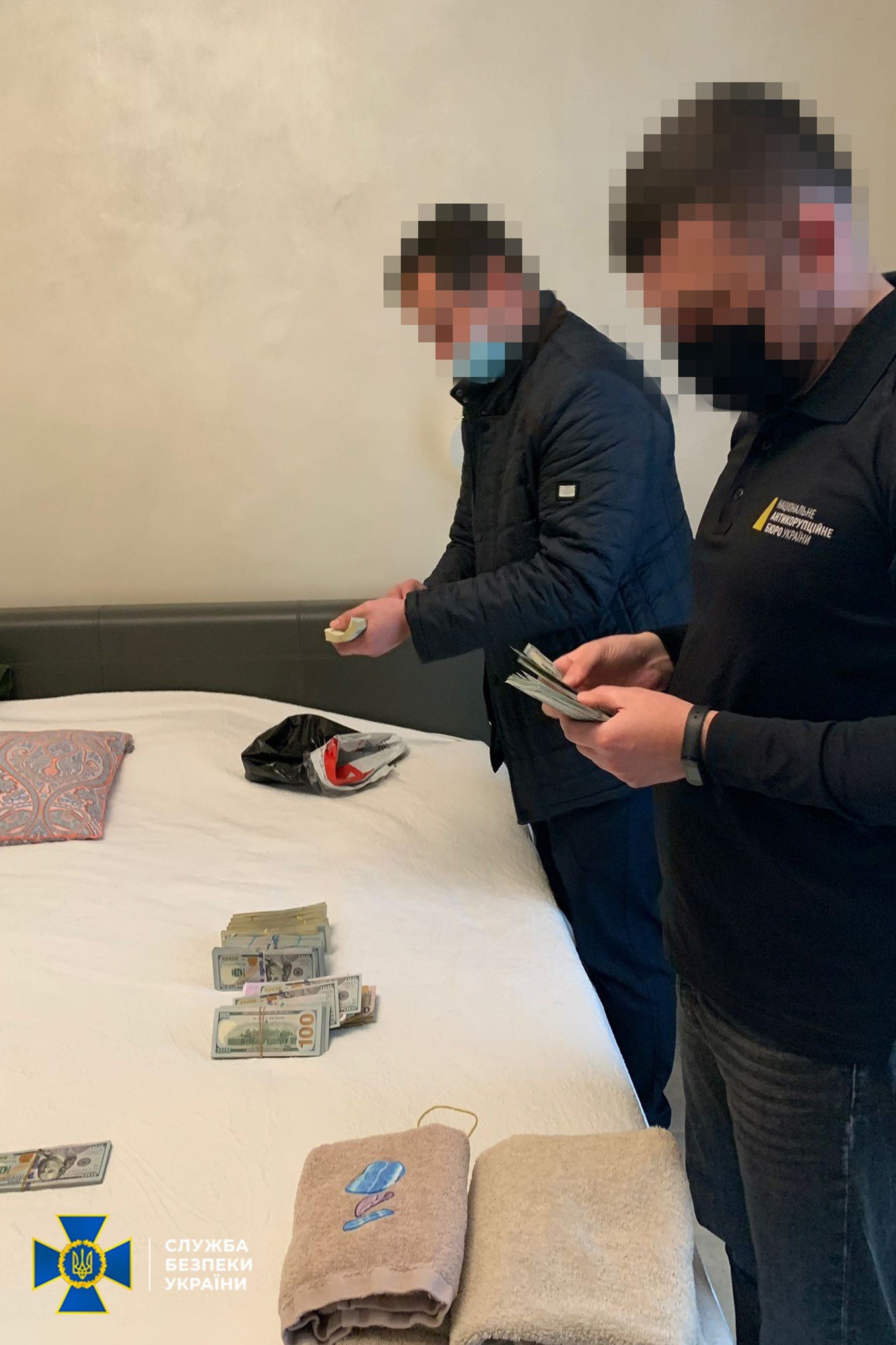 В Украине налоговики прикрывали предприятия, которые не платили налоги: силовики провели обыски по всей стране 5