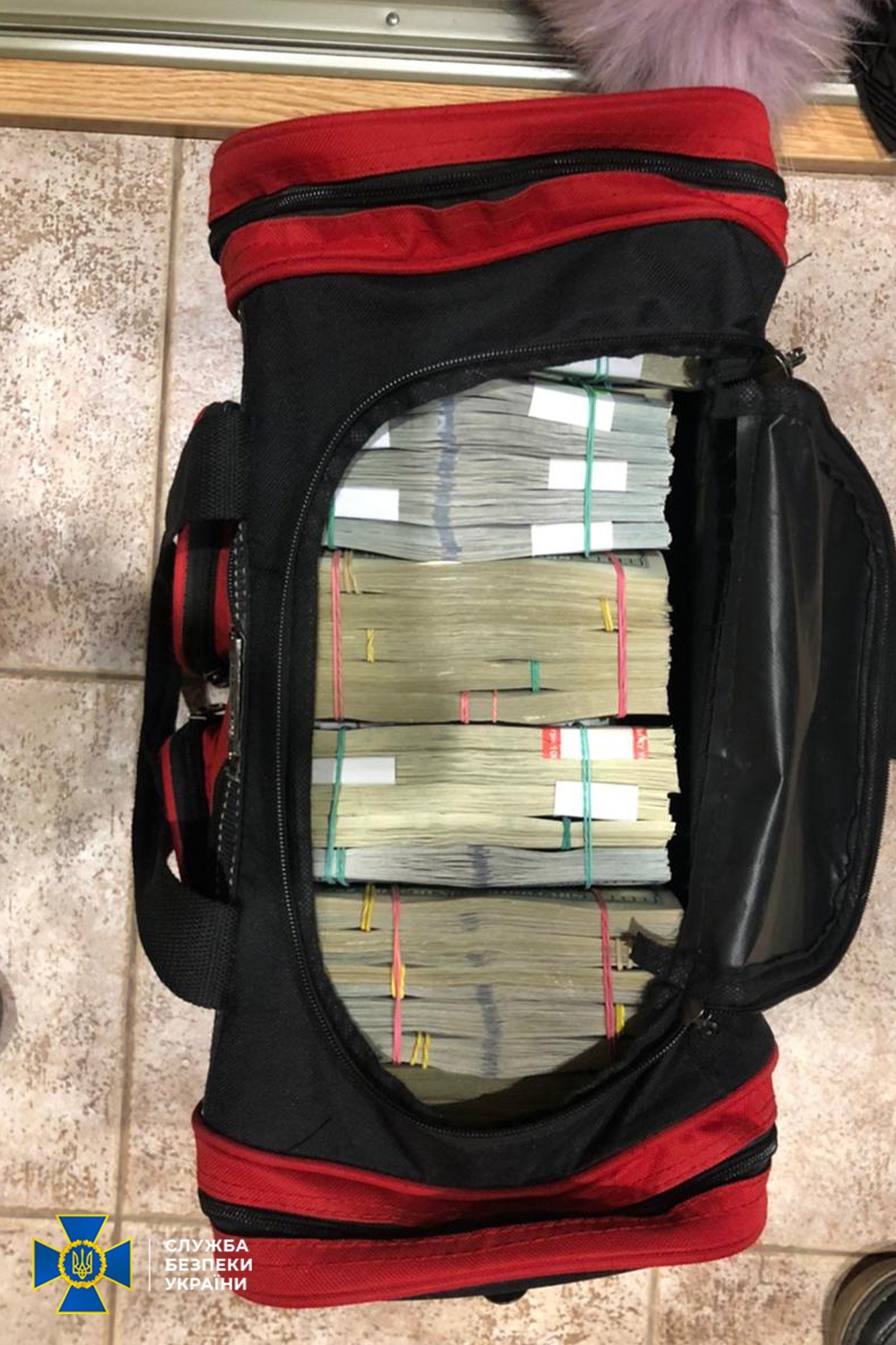 В Украине налоговики прикрывали предприятия, которые не платили налоги: силовики провели обыски по всей стране 6