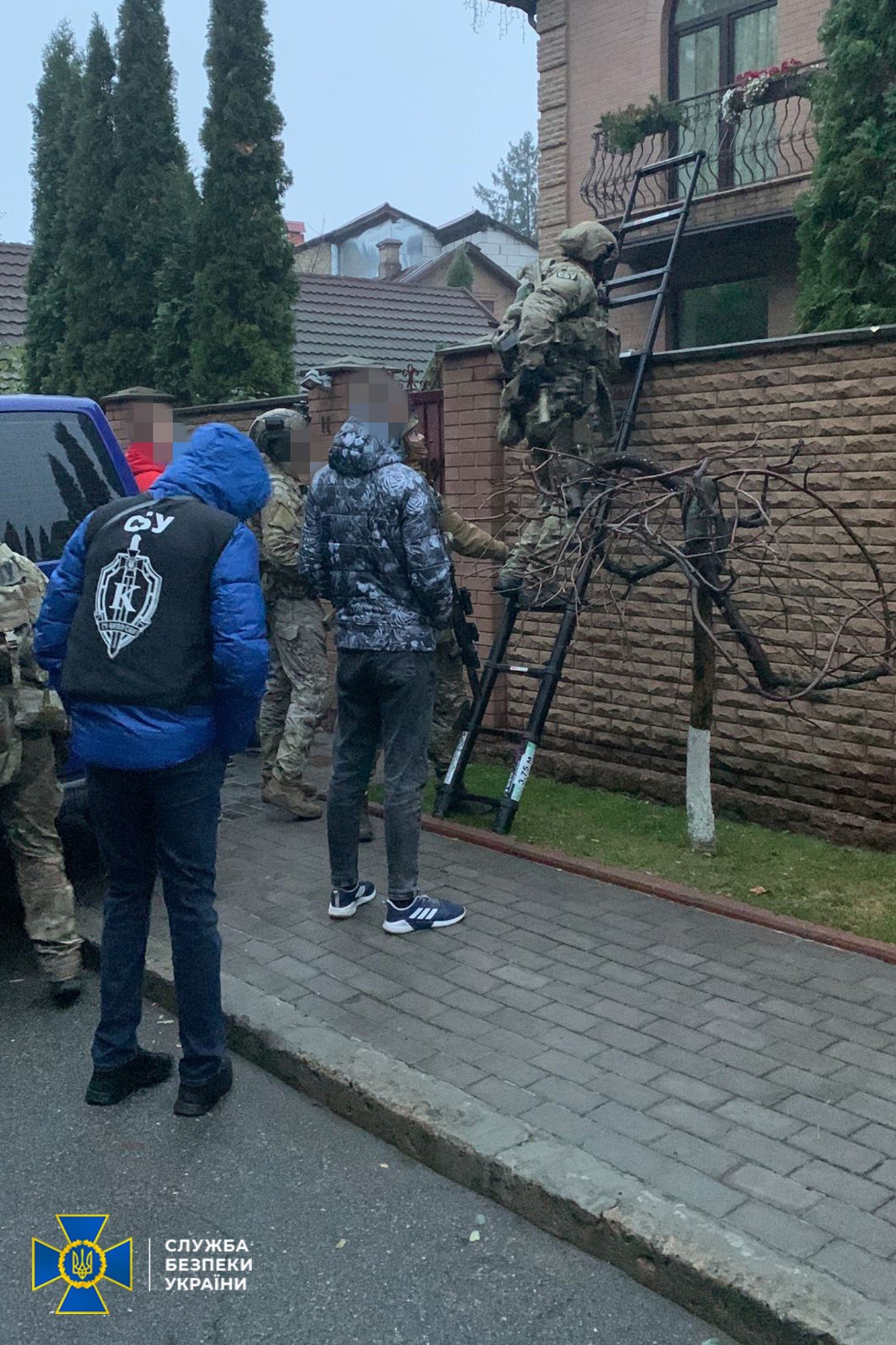 В Украине налоговики прикрывали предприятия, которые не платили налоги: силовики провели обыски по всей стране 3