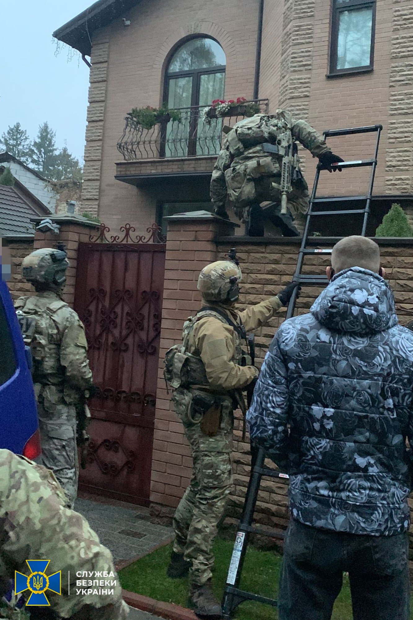 В Украине налоговики прикрывали предприятия, которые не платили налоги: силовики провели обыски по всей стране 4