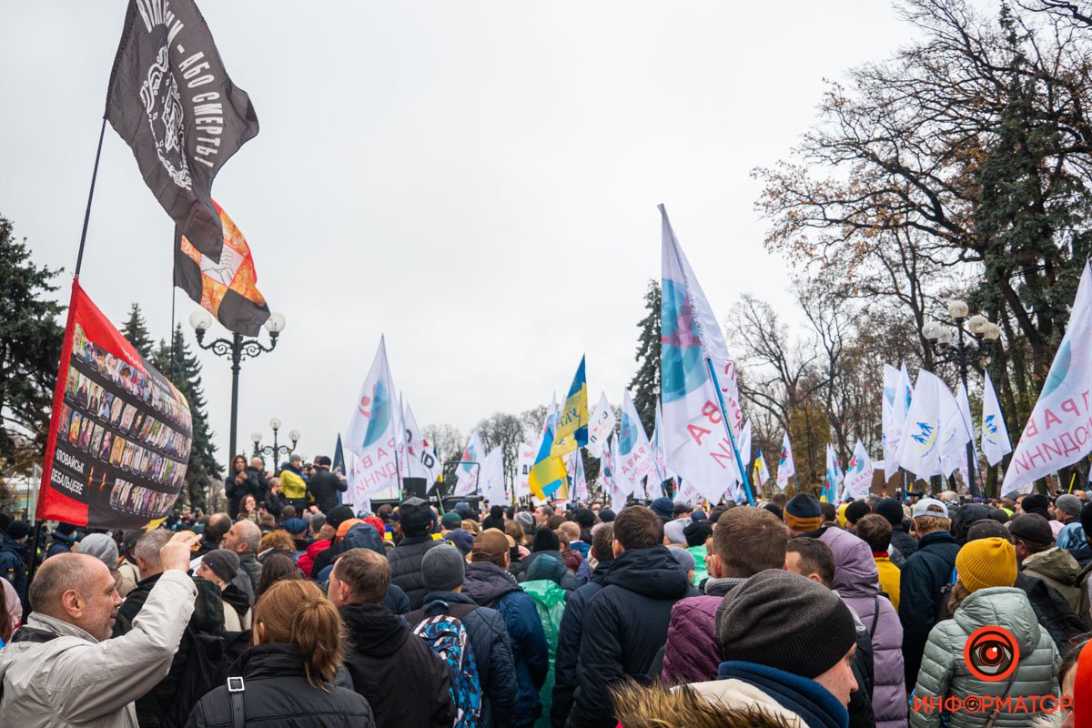 Тысячи людей и перекрытые дороги. Как в Киеве прошёл митинг против «цифрового гетто, чипизации и COVID-фашизма» 3