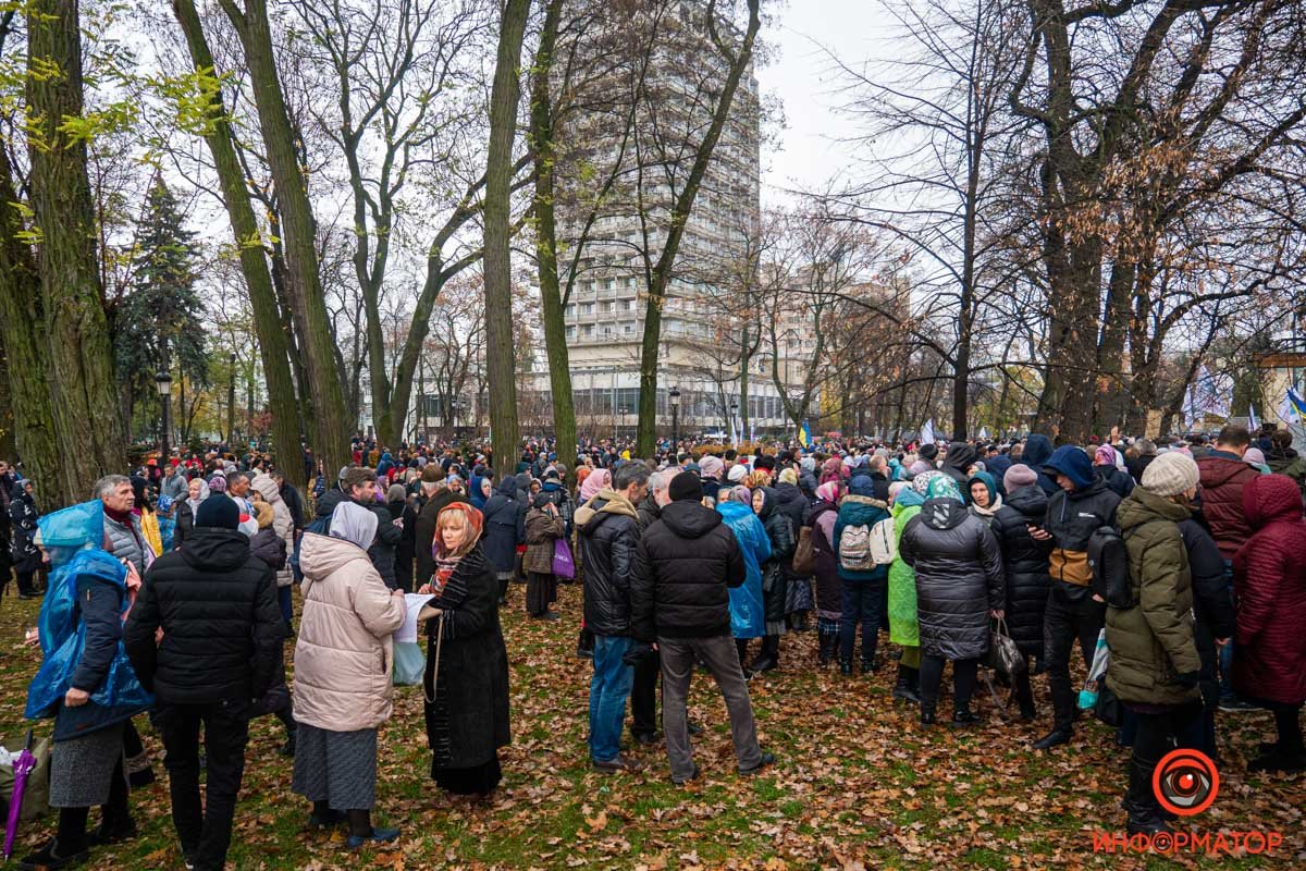 Тысячи людей и перекрытые дороги. Как в Киеве прошёл митинг против «цифрового гетто, чипизации и COVID-фашизма» 13