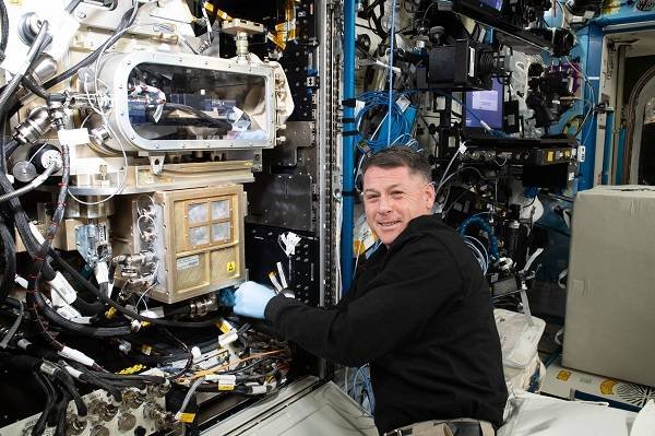 В NASA показали, как живут космонавты на МКС 11