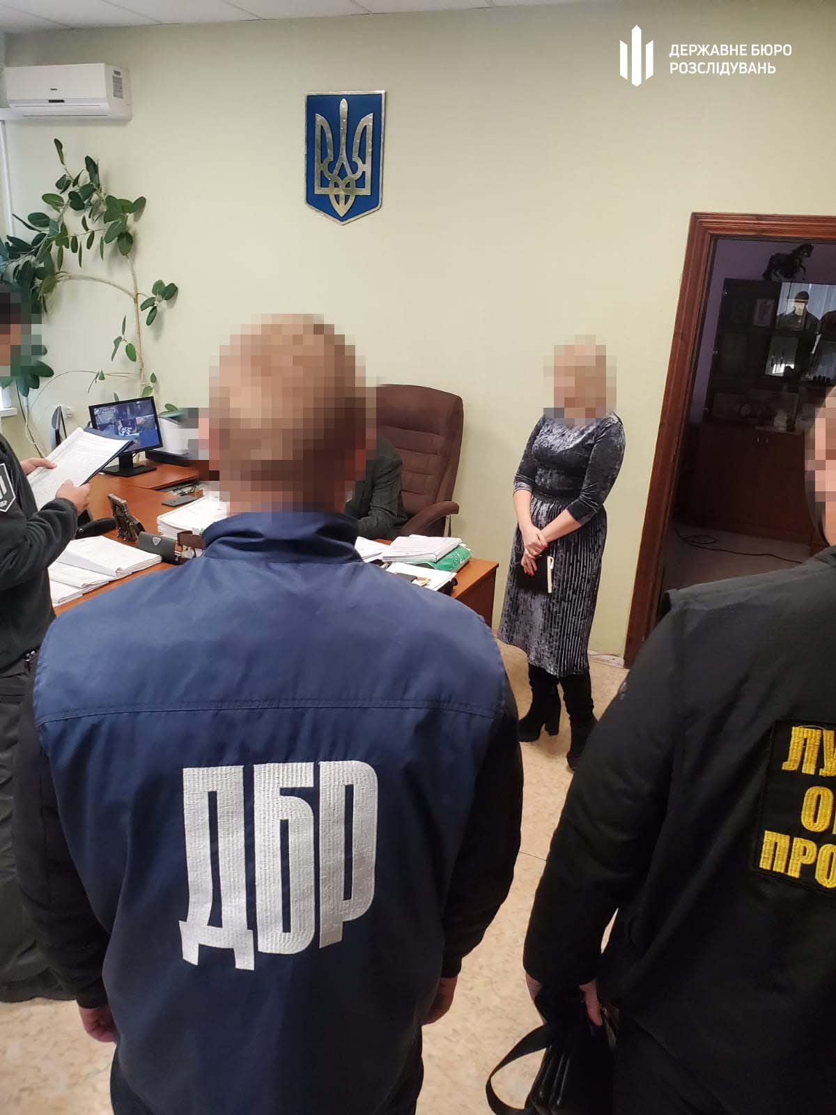 В Луганской области судья уехала за город и попросила поработать от её имени, чтобы не потерять зарплату 3