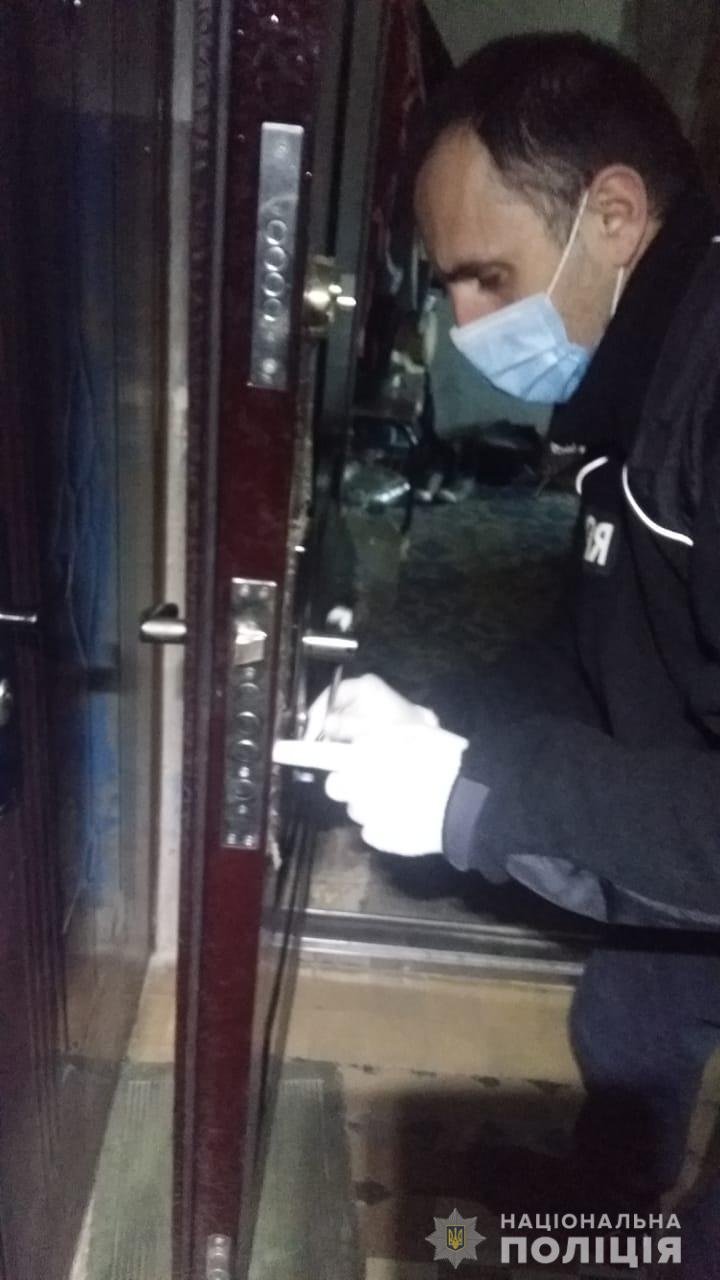 Во Львовской области в квартире нашли тело женщины с перерезанным горлом: подробности 1