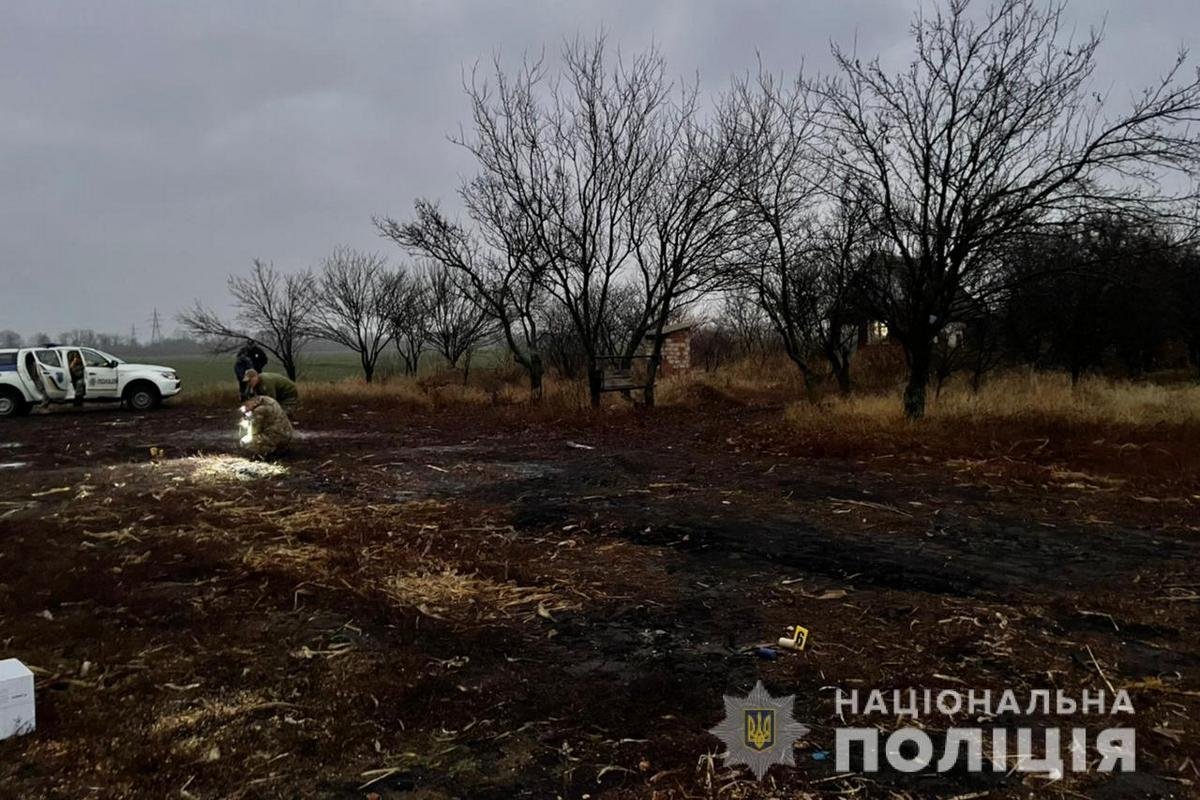 Под Харьковом дети собирали капусту в поле и подорвались на гранате: 13-летнему мальчику оторвало фалангу пальца 1