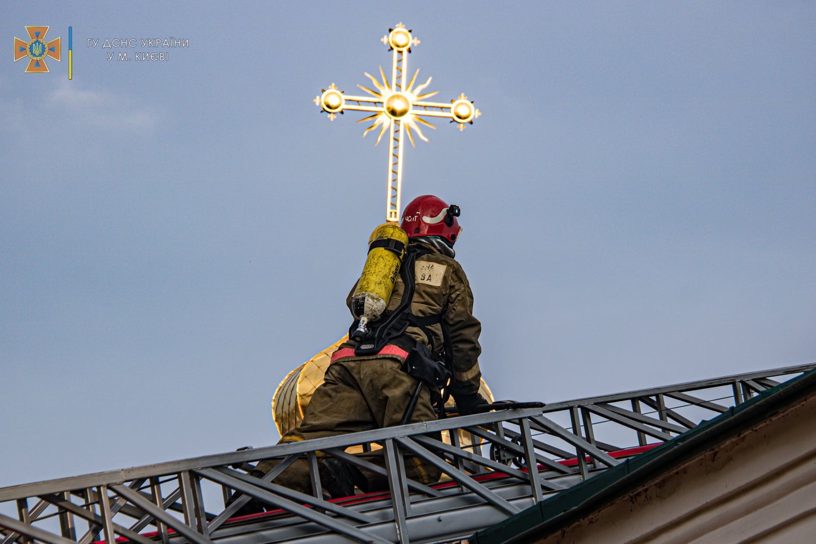 На пожежі в Києво-Печерській лаврі постраждали троє людей 17