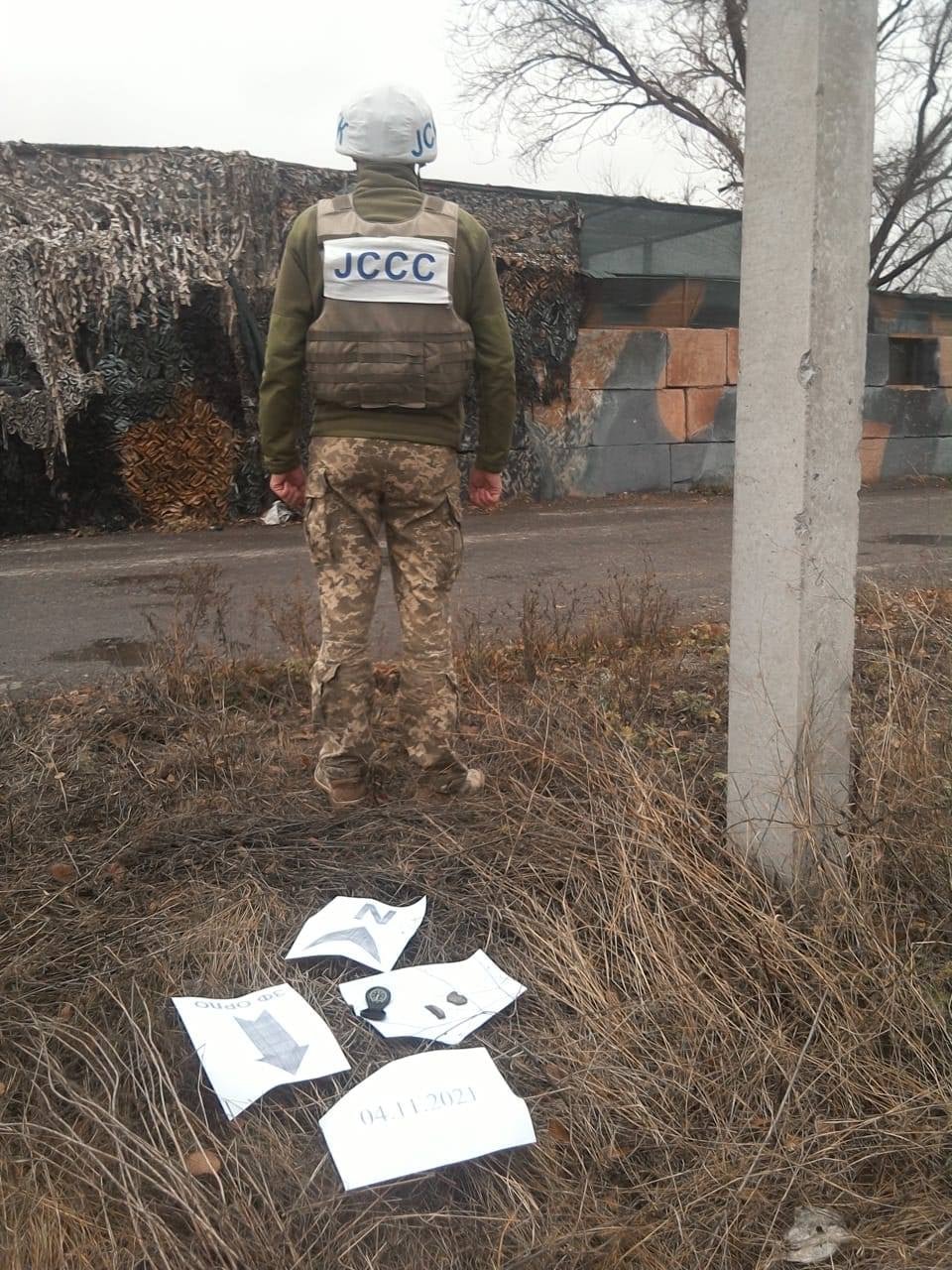Боевики на Донбассе обстреляли пункт пропуска "Золотое" 2