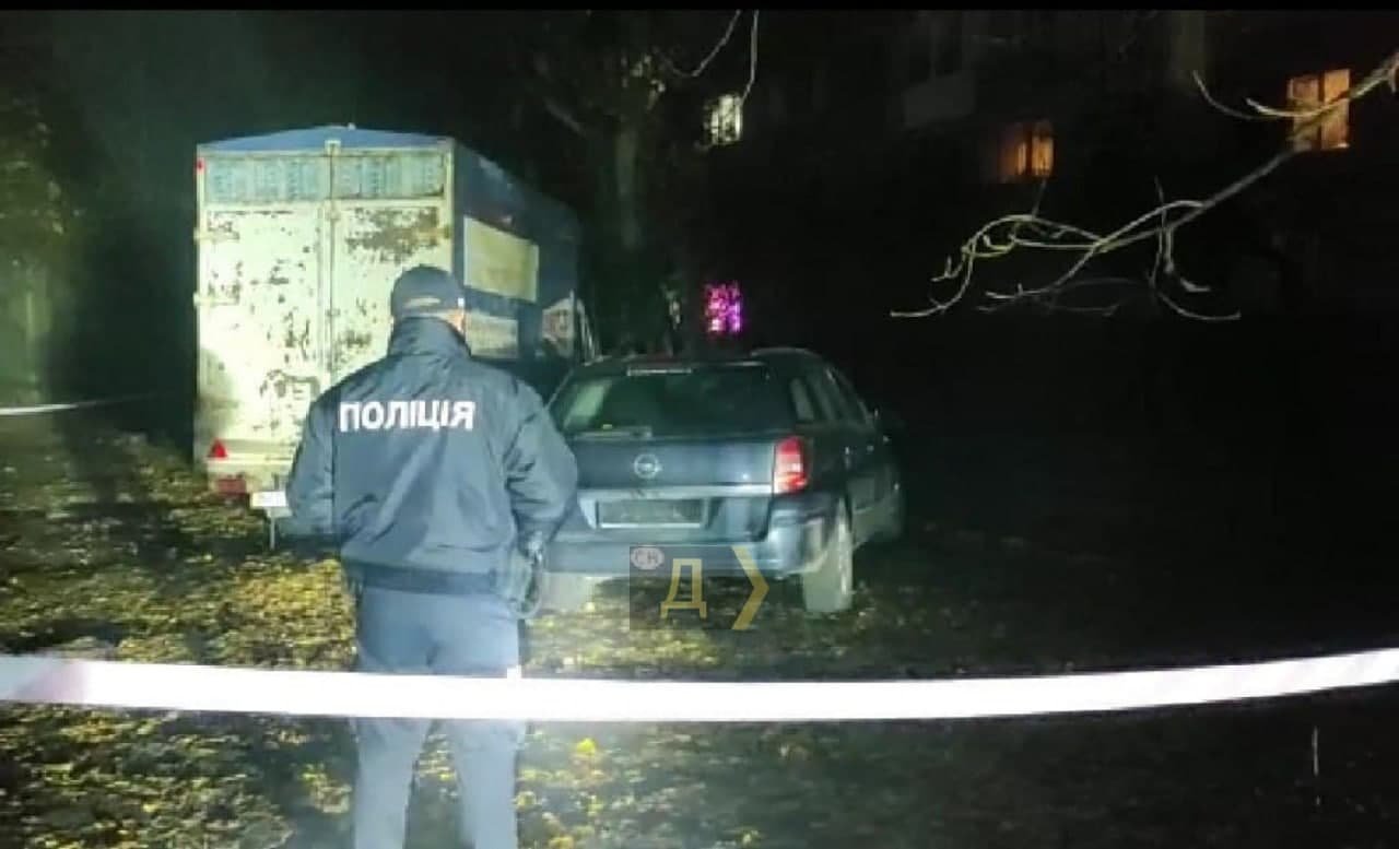 В Одессе Opel сбил двух пешеходов: погибла 15-летняя девочка, парень в больнице 4