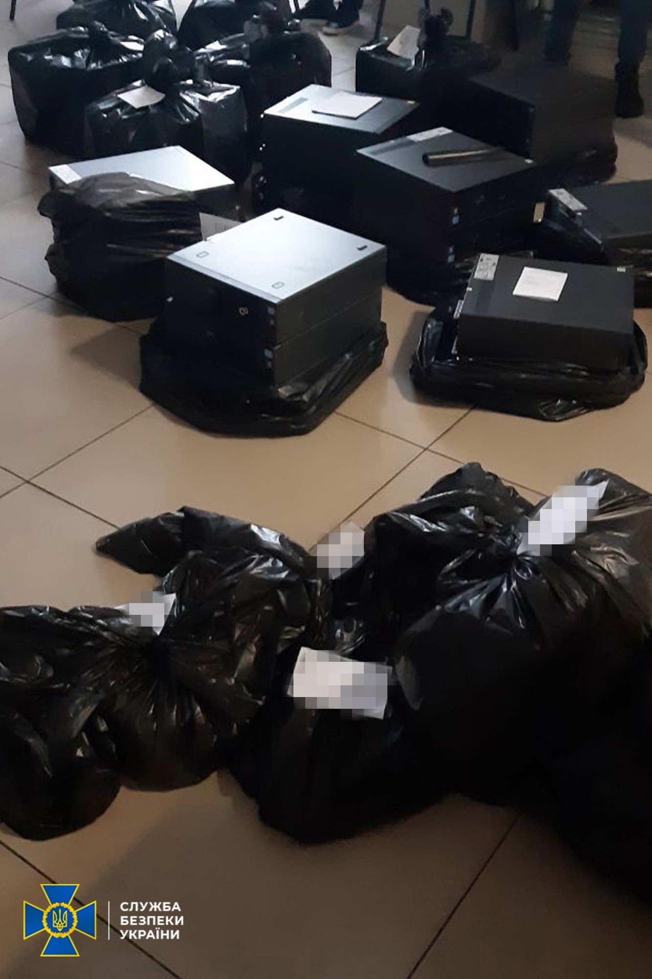 В Україні кол-центри працювали на Держдуму РФ: виконували замовлення пенсійного фонду РФ, телеканалу НТВ+ та банків 4