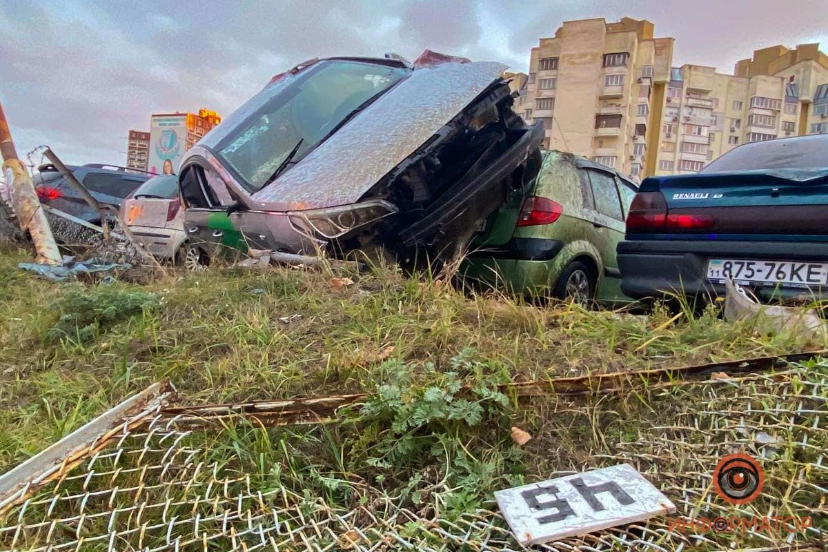 Hyundai службы такси Bolt разбил 6 автомобилей