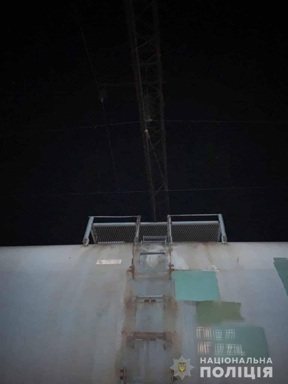 На Рівненщині 12-річного підлітка вдарило струмом: його знайшли між вагонами 5