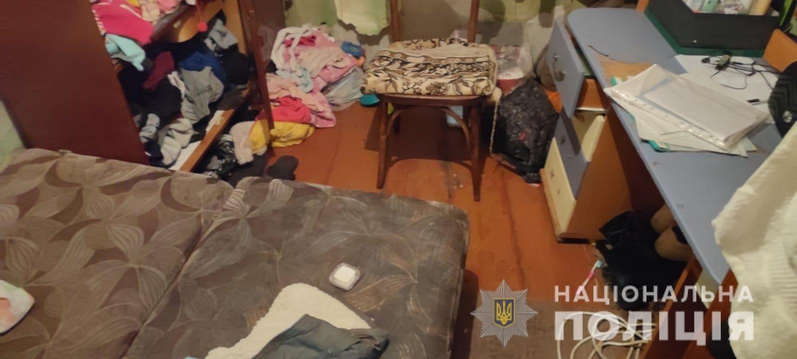 У Харкові п'яна впустила доньку, коли перебігала дорогу. Відео злили в мережу – воно дійшло до поліції 1