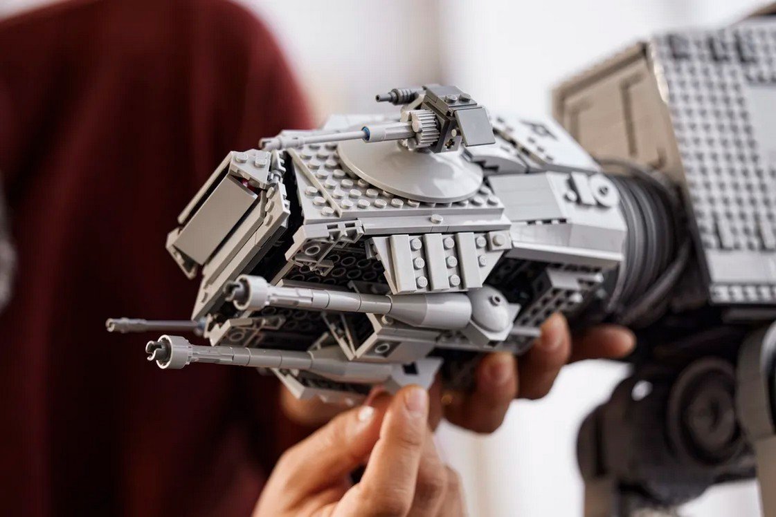 Lego представила робота AT-AT из «Звёздных войн» на почти 7 тысяч деталей 9