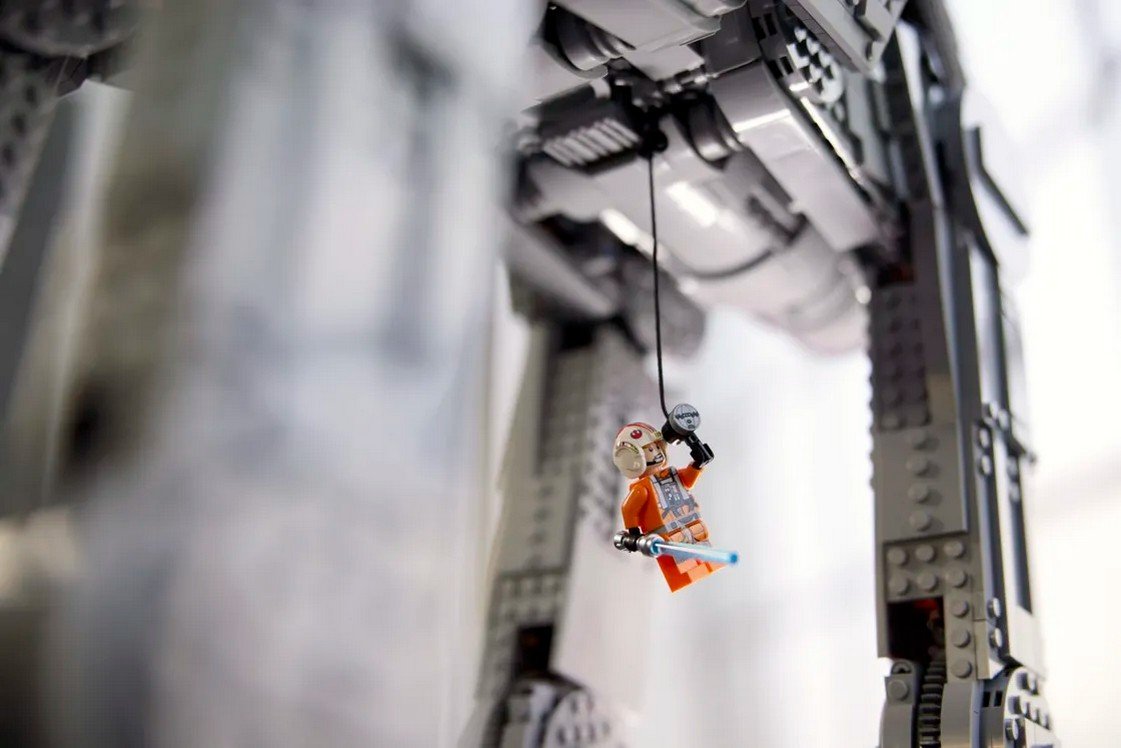 Lego представила робота AT-AT из «Звёздных войн» на почти 7 тысяч деталей 11