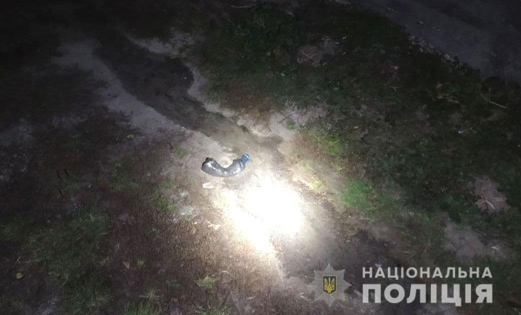 В Ровенской области в авто нардепа бросили коктейль Молотова 2