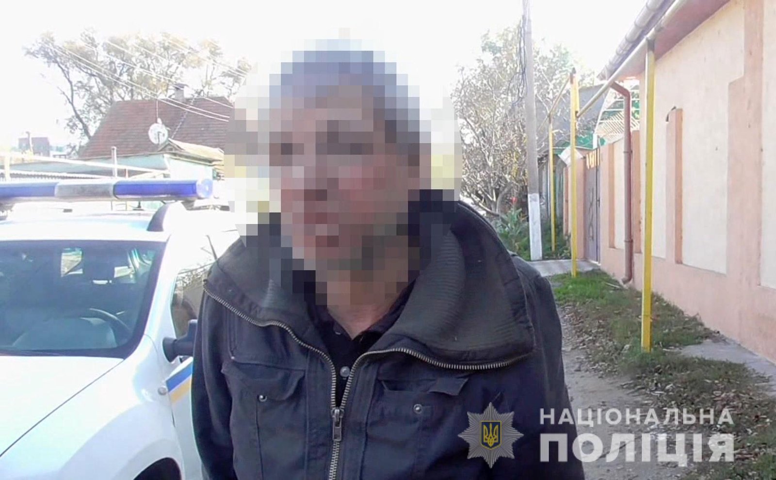 На Одещині чоловік добу сидів у теплиці, прикутий ланцюгом до стовпа: господар запідозрив його у крадіжці 4