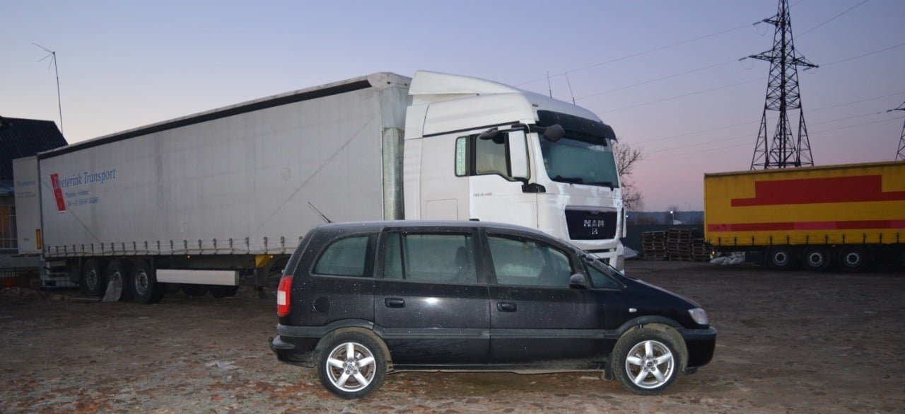 На Закарпатье парень разгромил отель, угнал машину и избил прохожего: он был под действием наркотиков 2