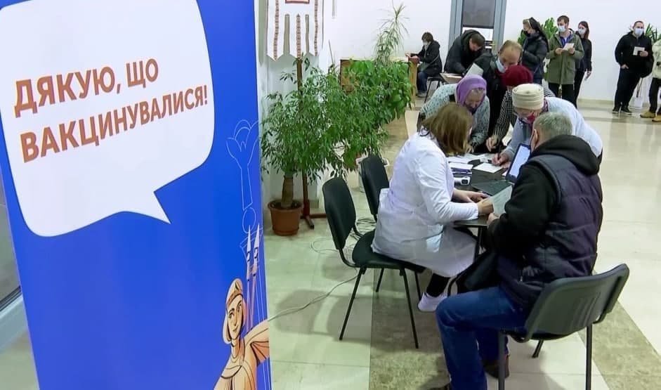 В Украине будут вакцинировать желающих в церквях: первый пункт открылся в соборе Киева 2